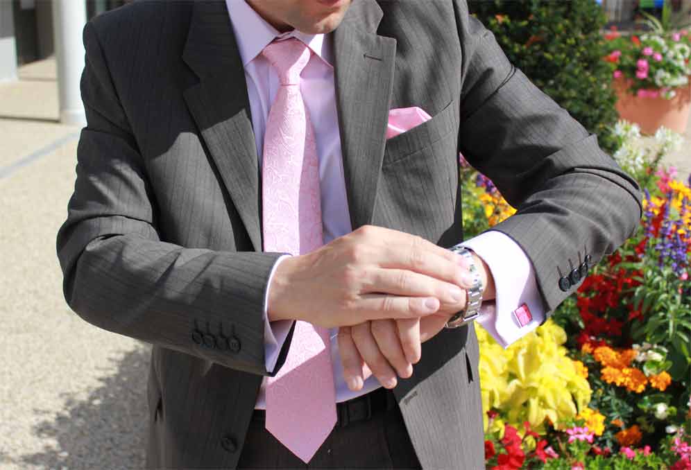 le rose dans la mode cravate et pochette
